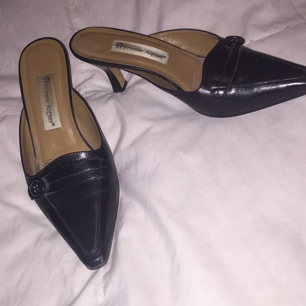 Women’s kitten heels.